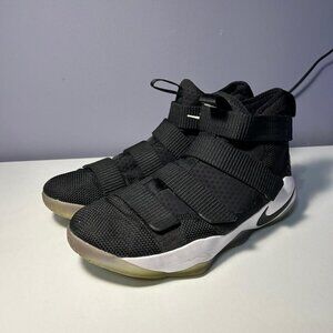 Lebron Soldier 10 Basketball Shoe